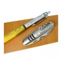 Penna e coltello personalizzati in una scatola di legno, bomboniere per gli ospiti del battesimo