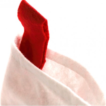 Calza di natale rossa con nastro adesivo