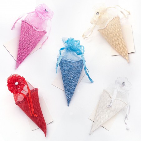 Cono con fiore per regalo