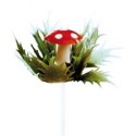 Funghi con foglie di plastica
