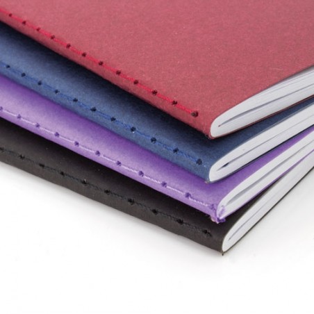 Quaderno ecologico con dorso cucito e 30 fogli a righe