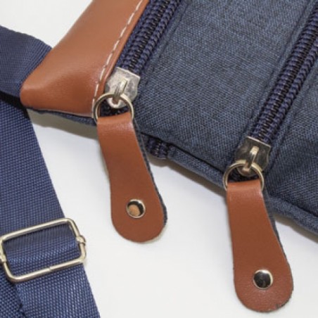 Originale e pratica borsa a tracolla con tracolla regolabile