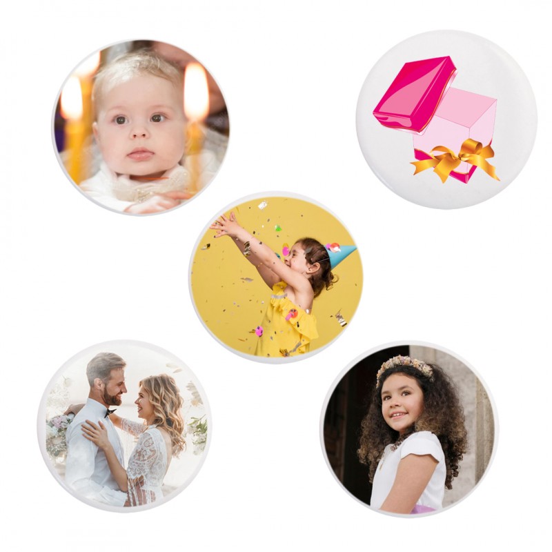 Distintivo personalizzato con foto o logo per matrimoni, battesimi, comunioni, compleanni e aziende.