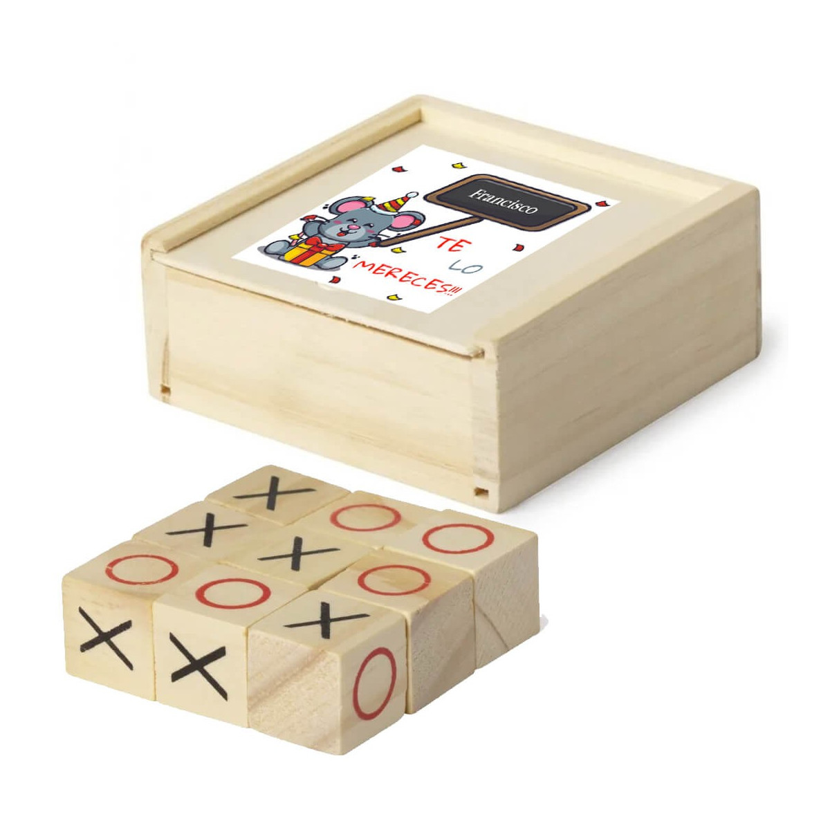 Gioco del tris in una scatola di legno, personalizzato con un adesivo con il nome. Te lo meriti.