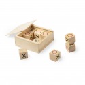 Gioco del tris in una scatola di legno, personalizzato con un adesivo con il nome. Te lo meriti.