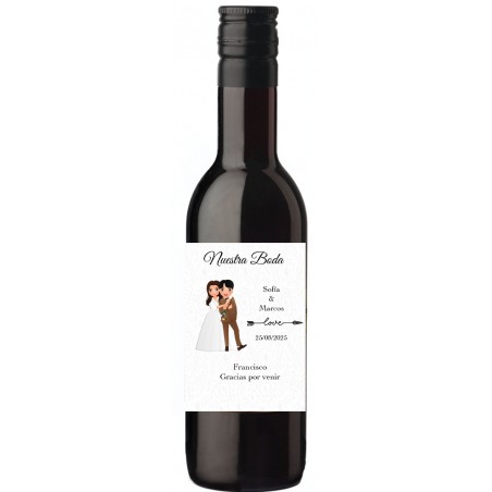 Vino con adesivo personalizzato con nome degli invitati e...
