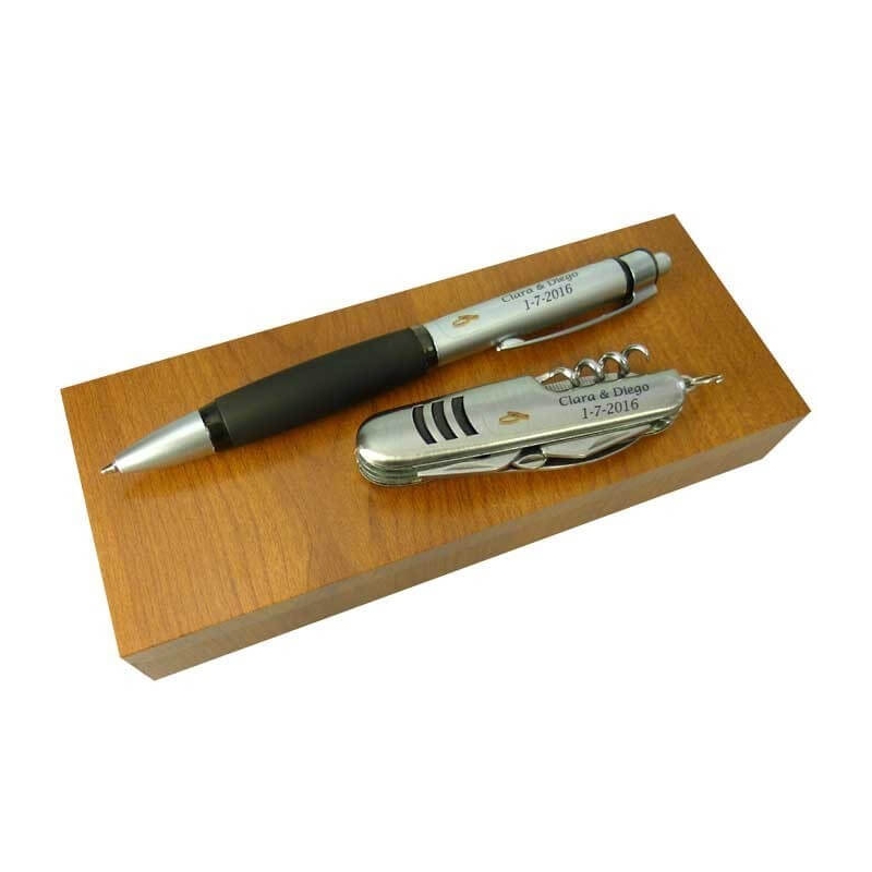 Penna e coltello personalizzati in una scatola di legno per bomboniere