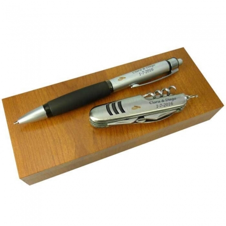 Penna e coltello personalizzati in una scatola di legno per bomboniere