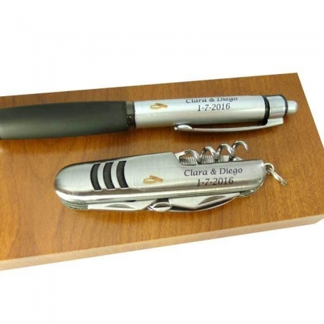 Penna e coltello personalizzati in una scatola di legno per bomboniere