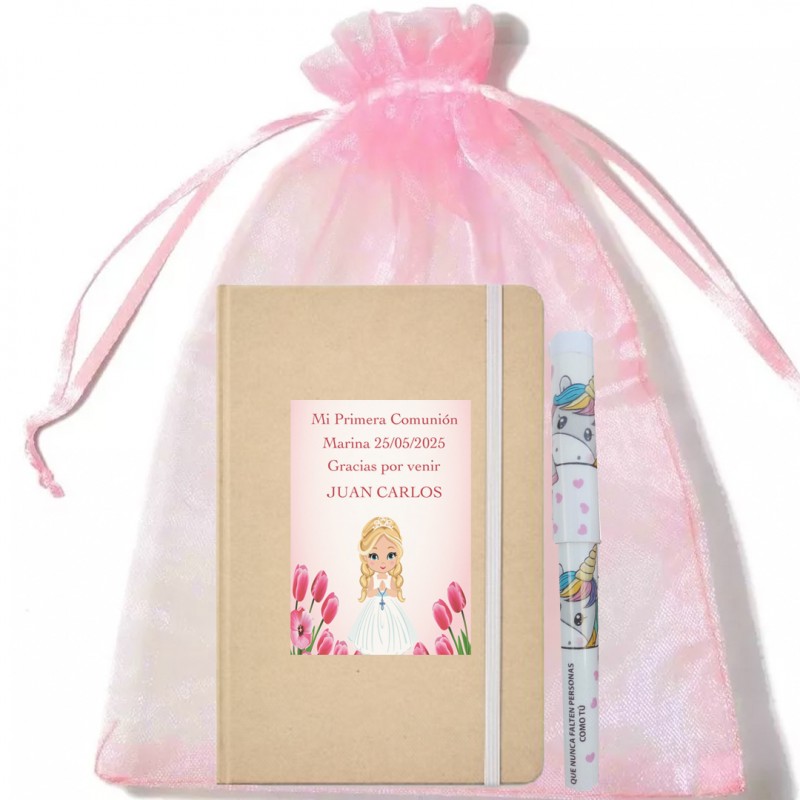Libretto personalizzato con nome dell'invitata e penna in borsa di organza