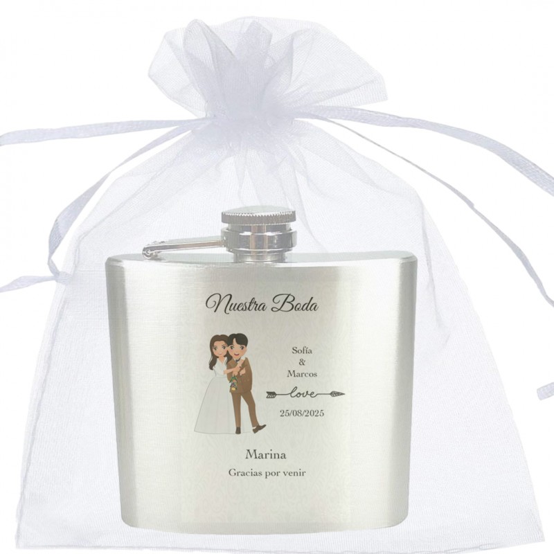 Flaconcino con nome dell'invitato, nome degli sposi, data e frase presentata in borsa di organza bianca personalizzata