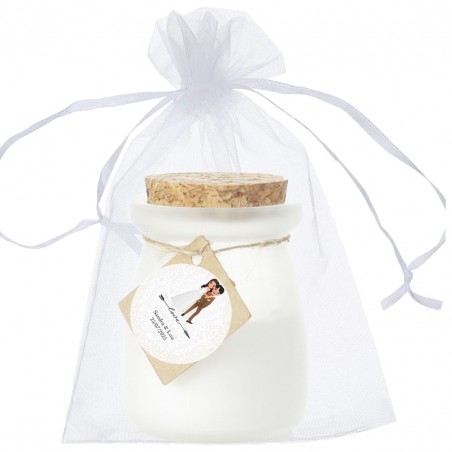 Candela profumata alla vaniglia personalizzata con adesivo sposi in sacchetto di organza bianco