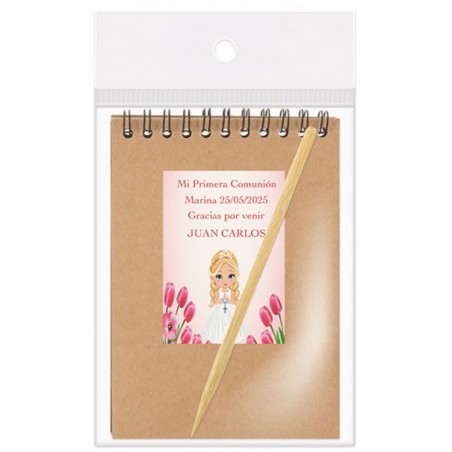 Libretto di scrap con nome degli invitati in borsa di organza personalizzata