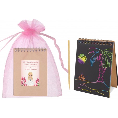 Libretto di scrap con nome degli invitati in borsa di organza personalizzata