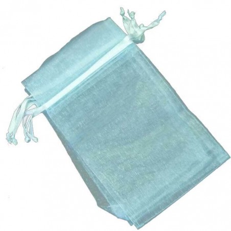 Libretto scrapy con nome dell'invitato presentato in una borsa di organza celeste personalizzata
