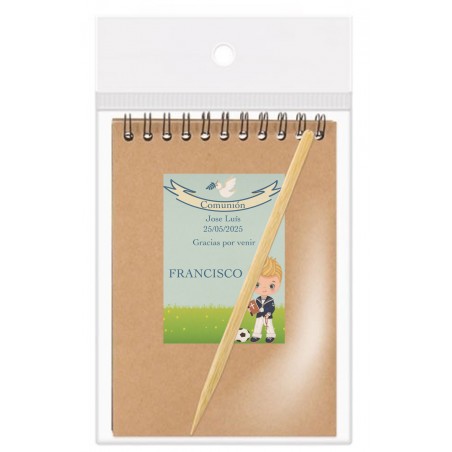 Libretto scrapy con nome dell'invitato presentato in una borsa di organza celeste personalizzata