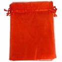 Specchio da matrimonio personalizzato con nome e data presentato in un sacchetto di organza rosso