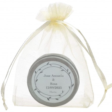 Candela profumata con nome dell'invitata in borsa di organza beige personalizzata