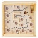 Labirinto di palline in una scatola di legno