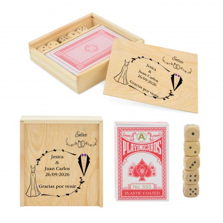 Mazzo di carte e dadi in una scatola di legno personalizzata con nomi, data e una frase di ringraziamento