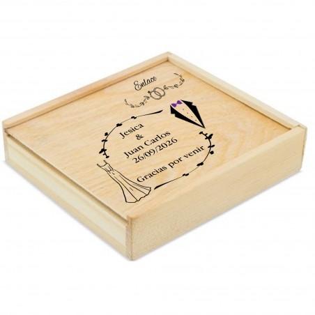 Mazzo di carte e dadi in una scatola di legno personalizzata con nomi, data e una frase di ringraziamento