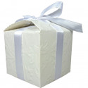 Collana cuore in scatola con adesivo personalizzato con nome dell invitato nome degli sposi data e dedica
