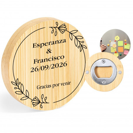 Apribottiglie personalizzato con nomi, data e frase presentato in scatola da matrimonio
