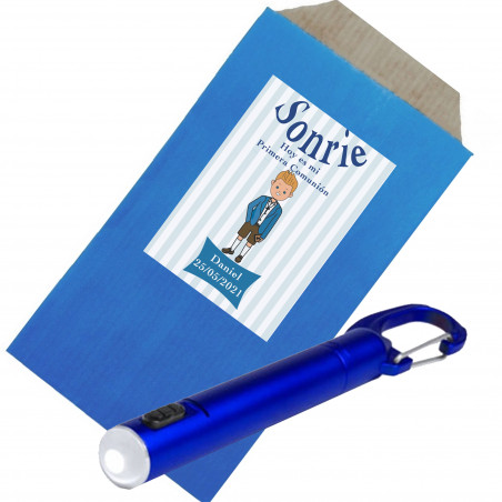 Penna con torcia a LED in busta kraft con adesivo personalizzato per la comunione di un bambino
