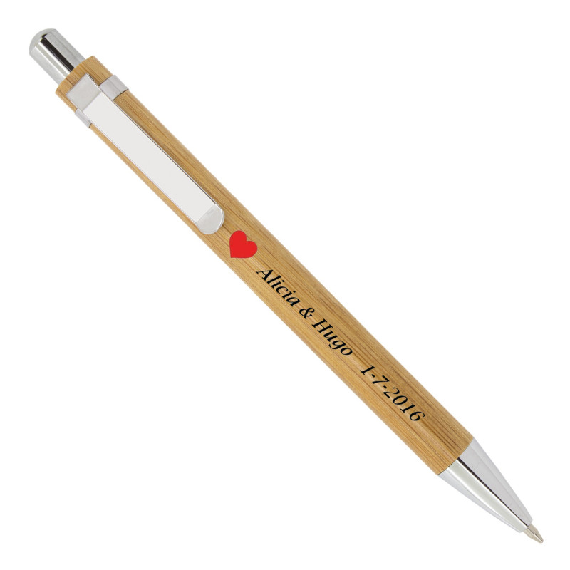 Penna in bambù personalizzata con adesivo a forma di cuore