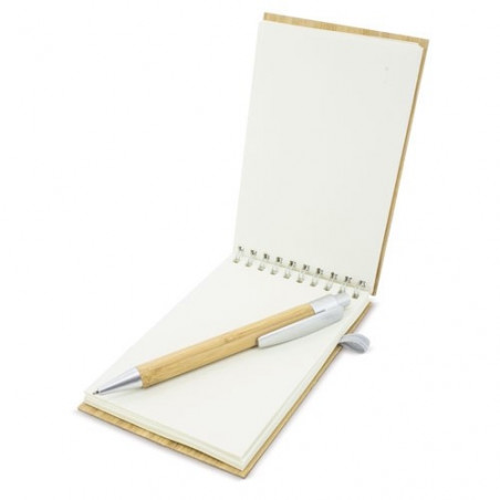 Quaderno e penna in bambù personalizzati con nome dell ospite e frase di ringraziamento