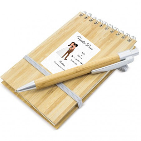Quaderno e penna in bambù personalizzati con nome dell ospite e frase di ringraziamento