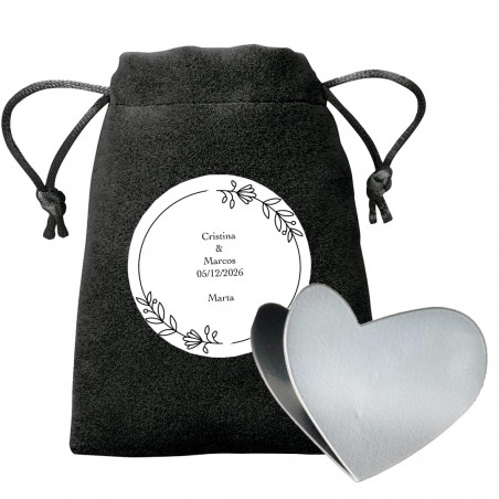 Graffetta a forma di cuore in sacchetto nero con adesivo personalizzato