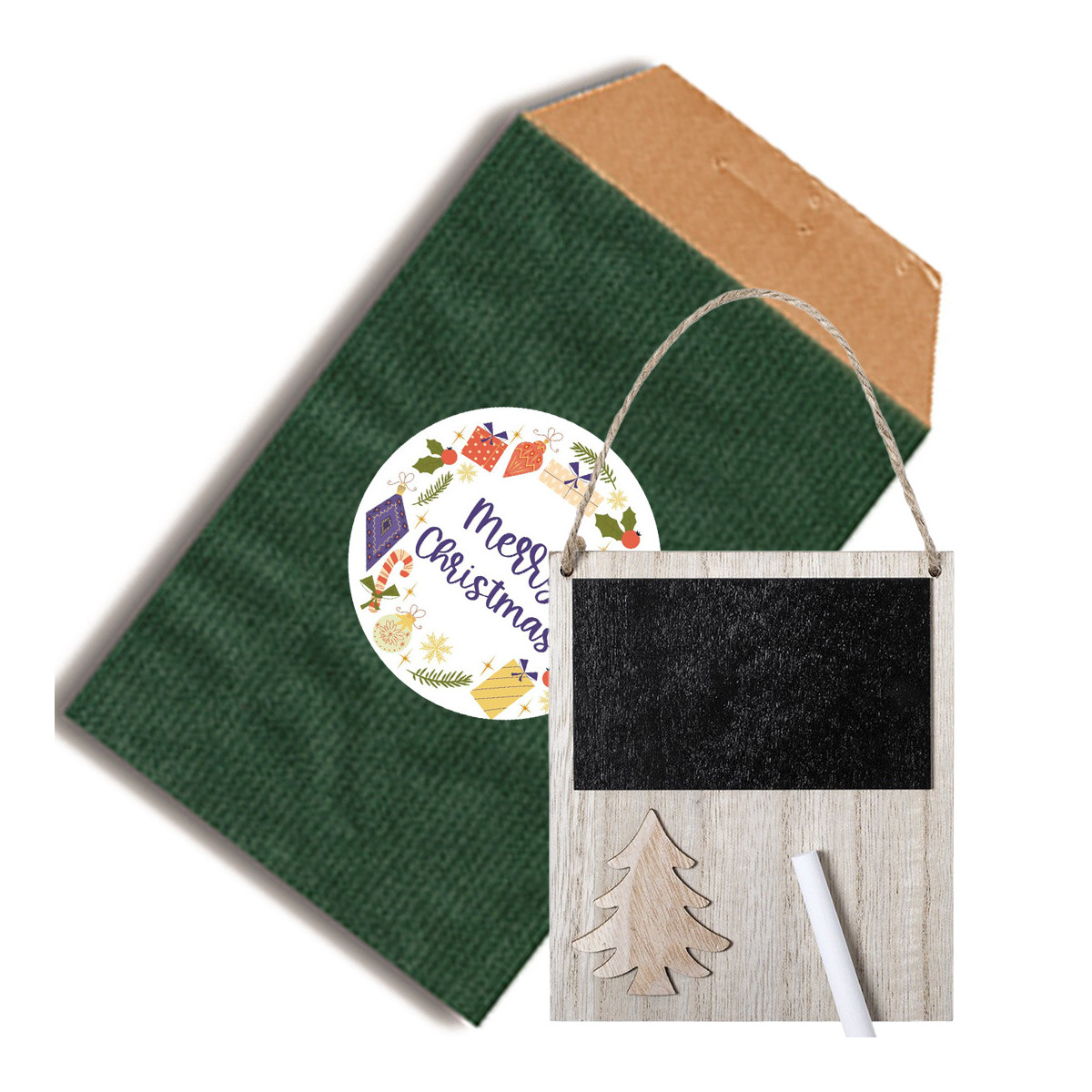 Piccola lavagna natalizia in legno con busta verde di design kraft e adesivo personalizzato con la tua immagine