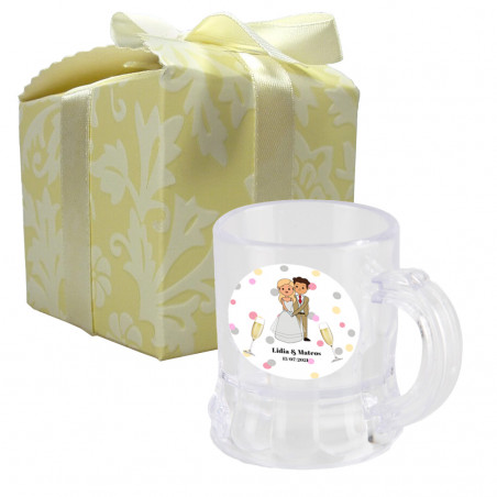 Bicchierino da shot in una graziosa scatola con un piccolo adesivo personalizzato per matrimonio