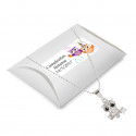 Choker di alta gioielleria con un gufo in una scatola di cartone e un adesivo di compleanno personalizzato