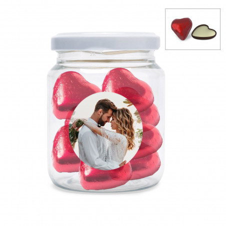 Cioccolatini ripieni di cuore in un barattolo di caramelle con coperchio e adesivo personalizzato