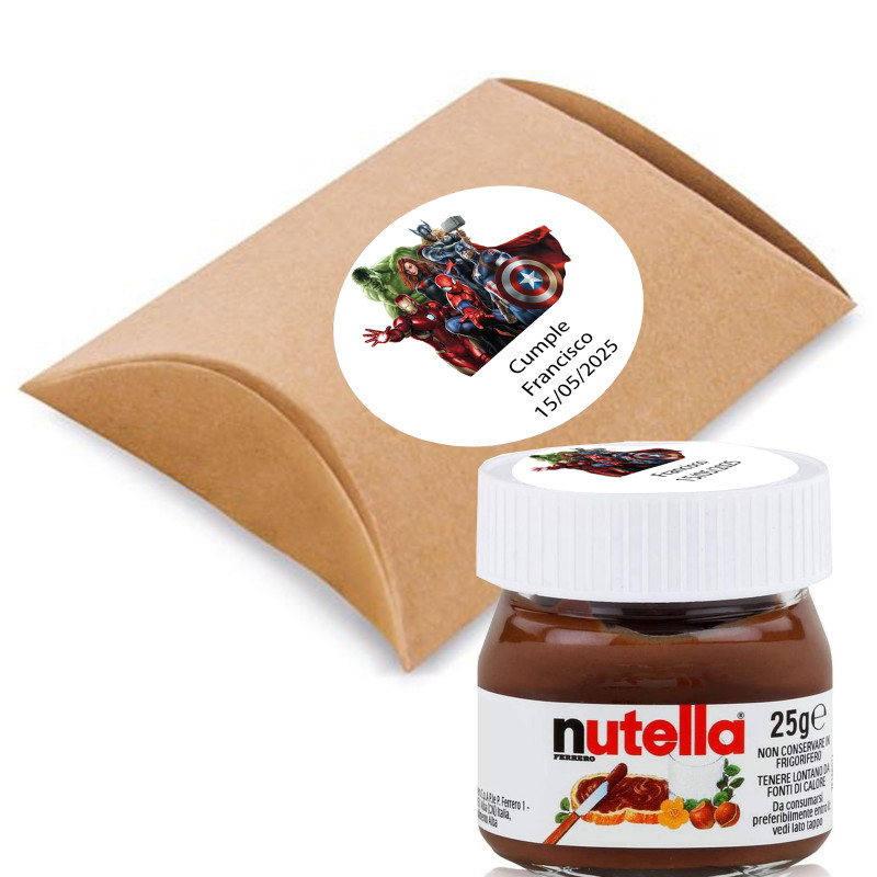 Nutella personalizzata con adesivi dei supereroi in una scatola di cartone