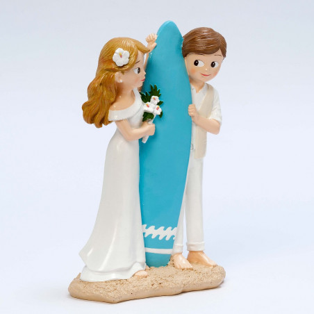 Figura pastello matrimonio sulla spiaggia con tavola da surf