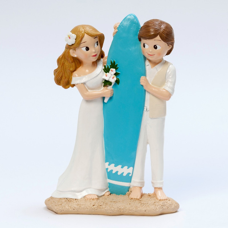 Figura pastello matrimonio sulla spiaggia con tavola da surf