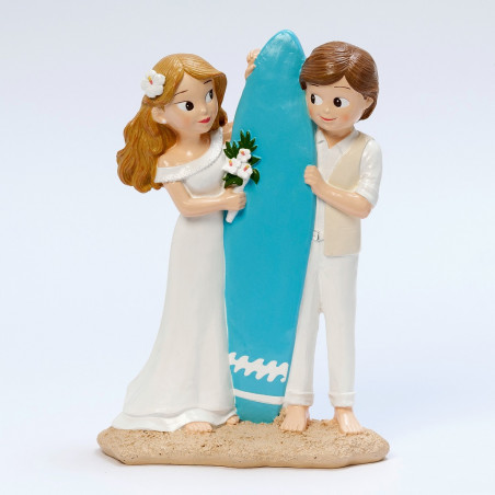 Figura pastello matrimonio sulla spiaggia con tavola da surf