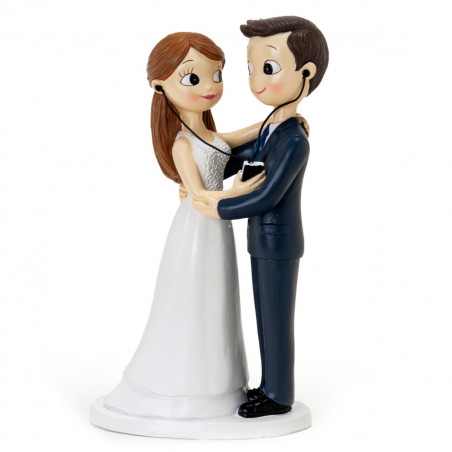 Figura di torte di giovani sposi