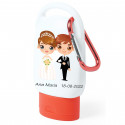 Crema solare in una piccola bottiglia con un adesivo personalizzato per il matrimonio