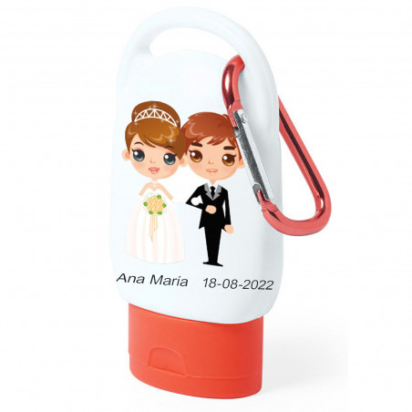 Crema solare in una piccola bottiglia con un adesivo personalizzato per il matrimonio