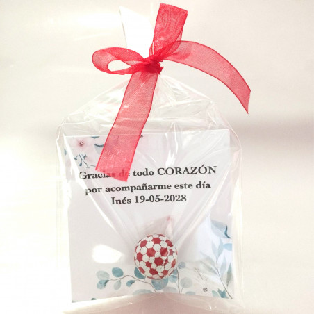 Confezione da 40 cioccolatini a forma di pallone da calcio con cartoncino personalizzabile presentato in sacchetto e fiocco