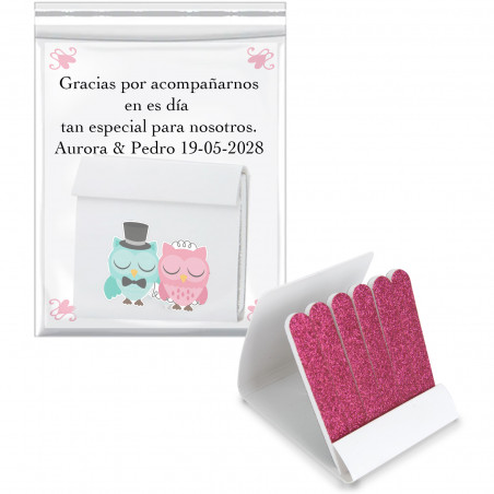Piccoli fascicoli in cartone presentati con una scheda personalizzabile con testo