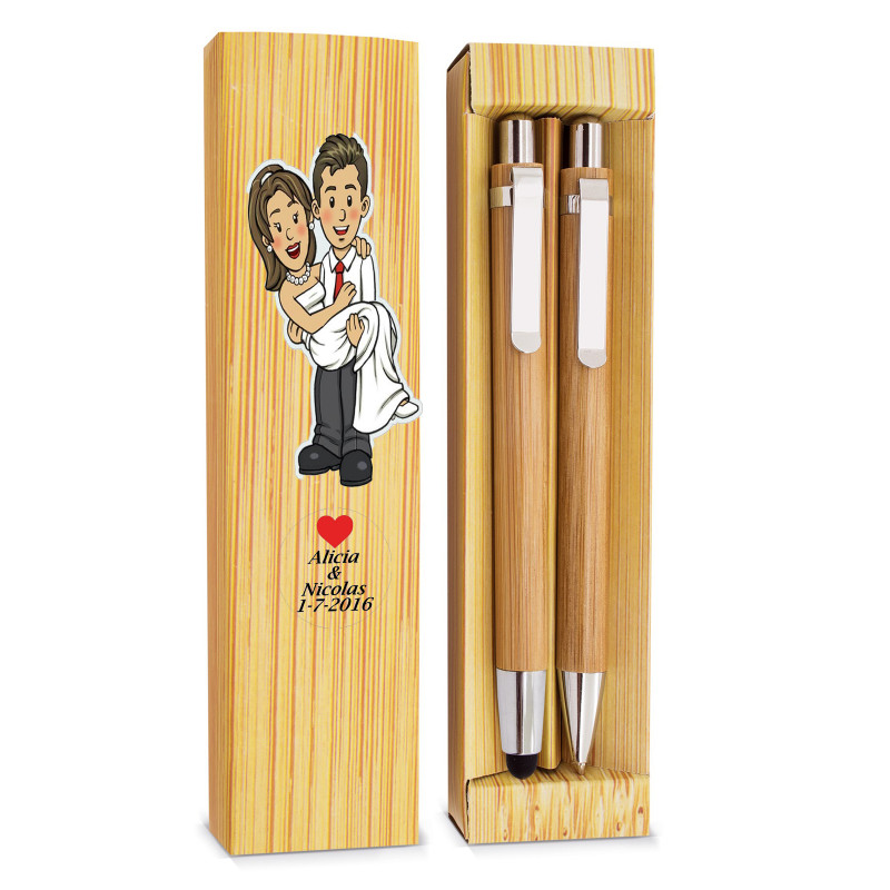 Penna a sfera e matita meccanica in una scatola di cartone per un regalo di nozze personalizzato.