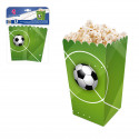 Scatola di popcorn con pallone da calcio sull'erba