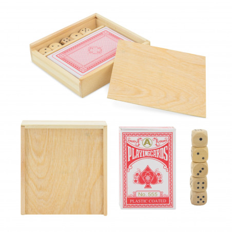Gioco di dadi e carte in una scatola di legno con adesivi personalizzati per matrimonio