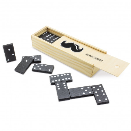 Domino classici in una scatola di legno personalizzata per un regalo