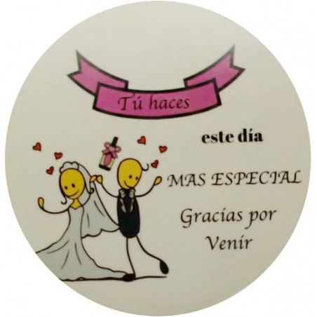 Supporto per cellulare in legno presentato con adesivi personalizzati per matrimonio e scatola regalo